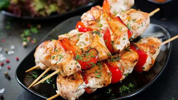 Brochetas de Pollo con Verduras